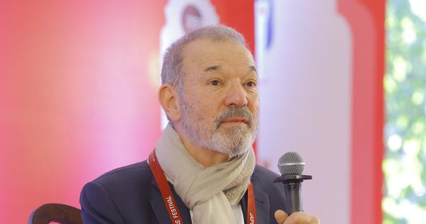 ‘He pulls everything thats floating closer to the centre Shakespeare